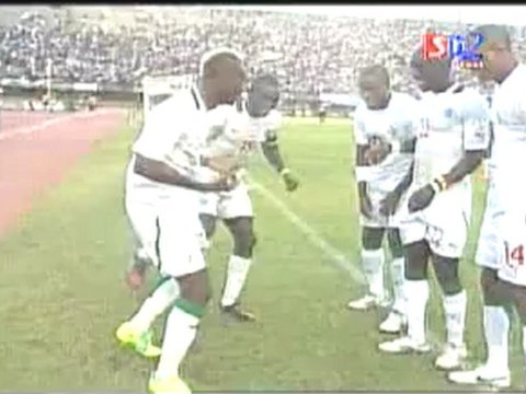 Direct - 4VIDEOS Éliminatoires mondial 2014 - Sénégal vs Libéria: Les Lions de la Teranga mènent au score (2-1)