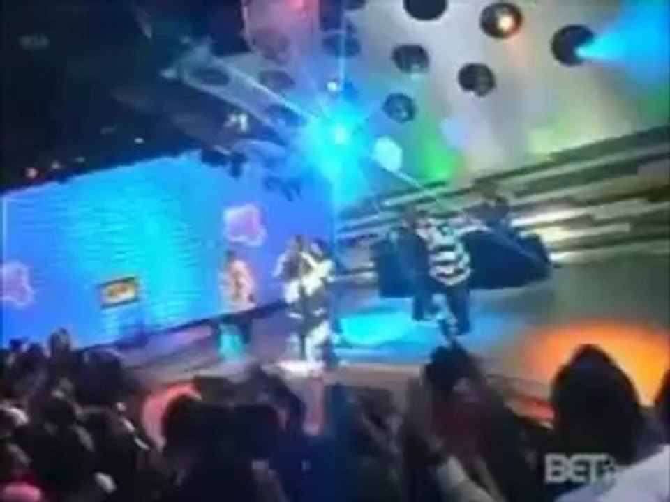 Snoop Dogg "Who Am I?", "Gin & Juice", "Let's Get Blown" & "Drop it Like its Hot" Live @ BET "106 & Park", 2004