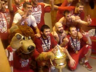 RedPlanet.gr - Το γλέντι στα αποδυτήρια (4)