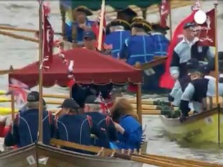 Download Video: Britain's Queen Elizabeth leads Jubilee flotilla in London