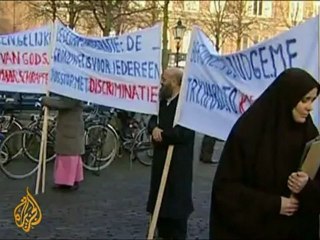 Veils under the Spanish spotlight