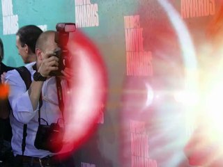 KStew and RPatz Win Fourth Best Kiss MTV Movie Award