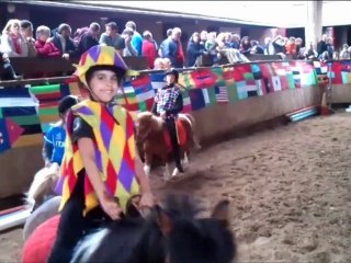 sarah avec etoile en spectacle ponney au perchay