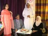 باكستاني يحتفل بعيد زواجة 25