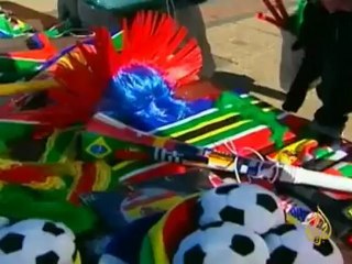 الباعة يعرضون منتجاتهم مستغلين اجواء كأس العالم