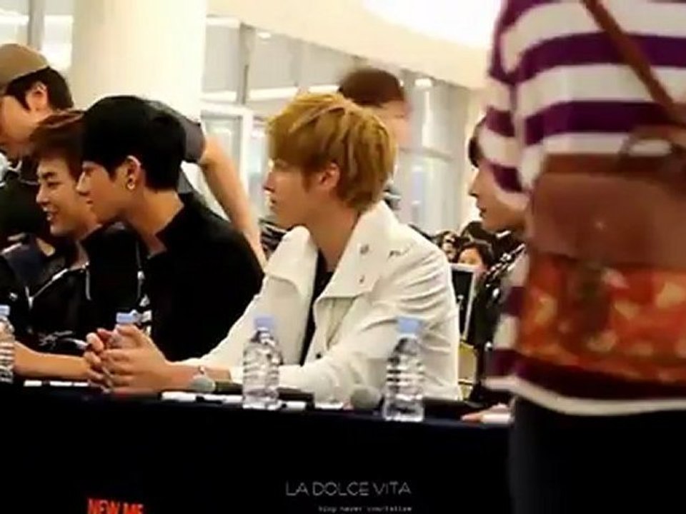 [HD] Kris focus fancam - 120525 EXO-M Yeongdeungpo fan-signing