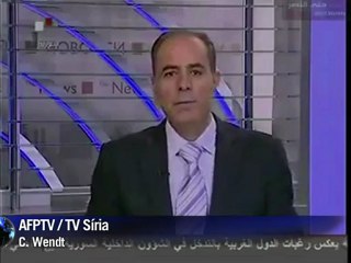 Repórter sírio leva sapatada