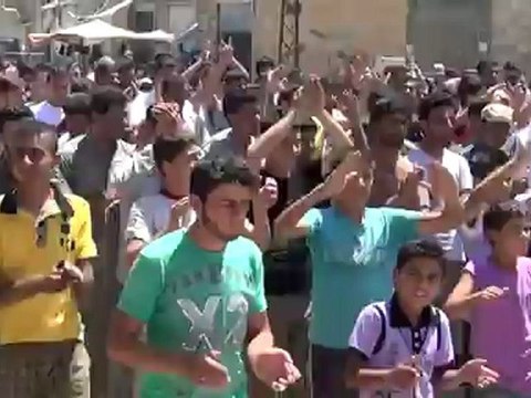 Syria فري برس حماة المحتلة كفرزيتا التشيع الرمزي للشهداء الذين تم التعرف عليهم 10 6 2012 Hama