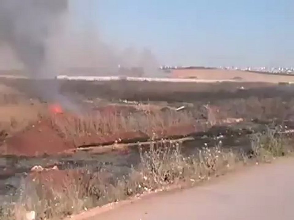 Syria فري برس حلب عندان  حرق المحاصيل الزراعية انتقامامن الاهالي 10 6 2012 Aleppo