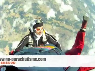 Saut de formation de parachutisme