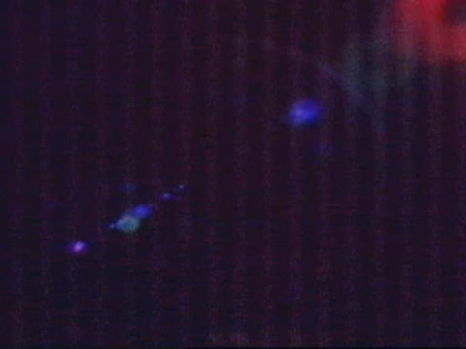 Lumières fix au dessu de la terre040620121620 filmé par la nasa suite 2