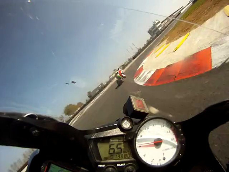 Roulage Moto au Vigeant - Derrière Gaetan