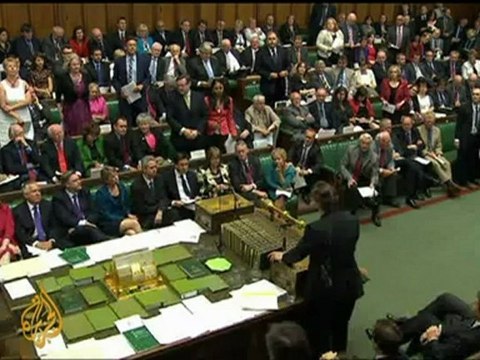 Top Murdoch executive quits over hacking