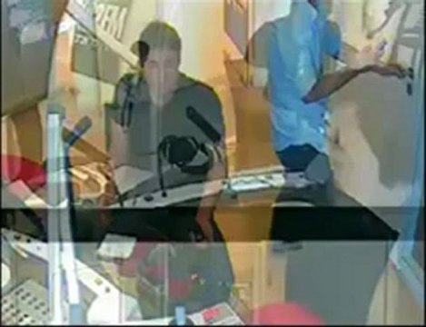 חלק 1 כוכב בצהריים אלירז משדר מרדיו ת א #ראו בפירוט לגבי החלק ה-2