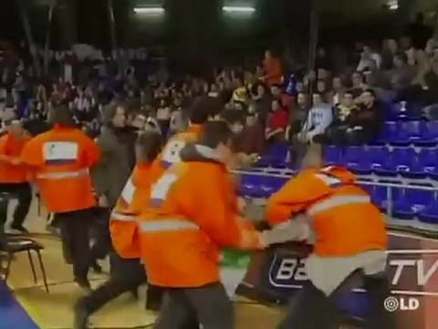 Radicales con banderas palestinas invaden el Palau Blaugrana