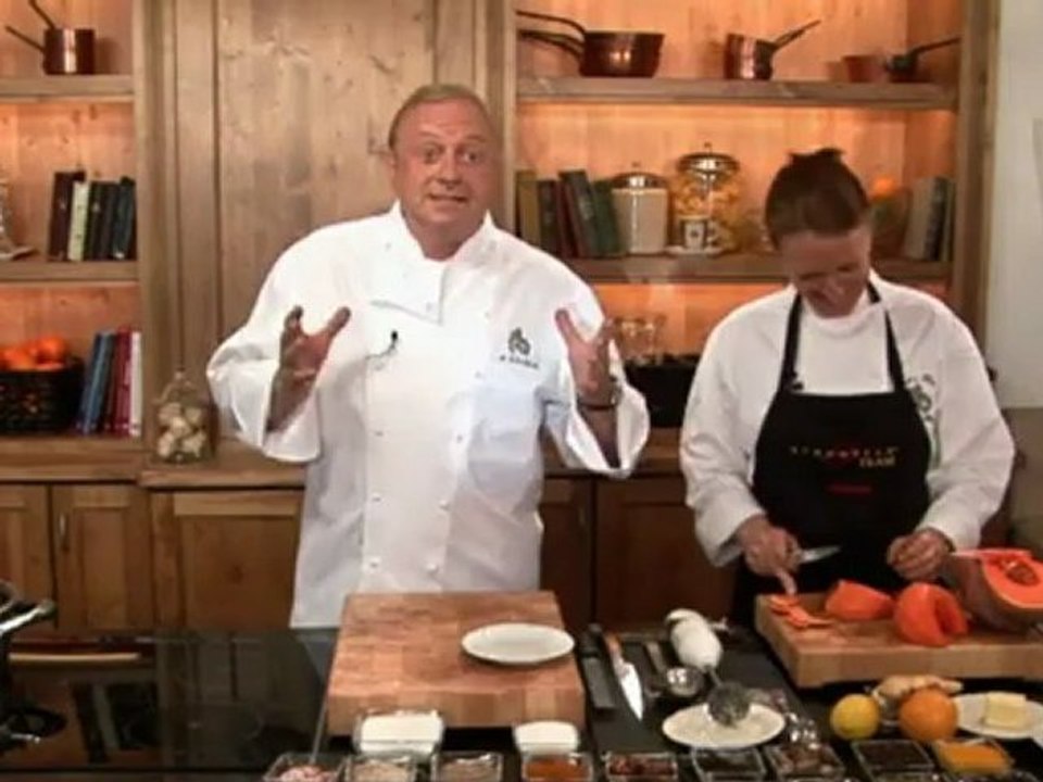 Alfons Schuhbeck kocht Kürbissuppe mit roten Bohnen auf www.321kochen.tv