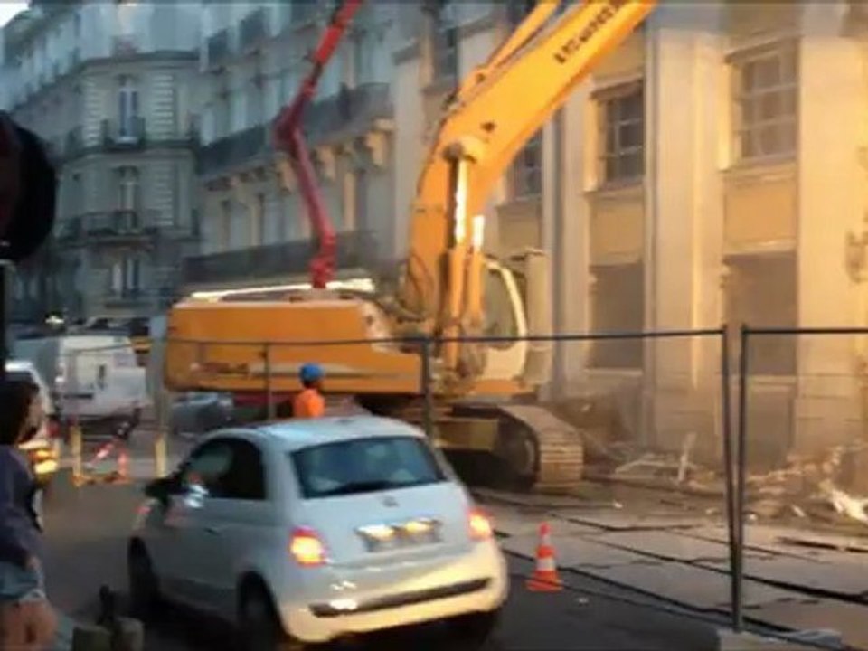 Nantes. Les démolisseurs avalent la vieille façade