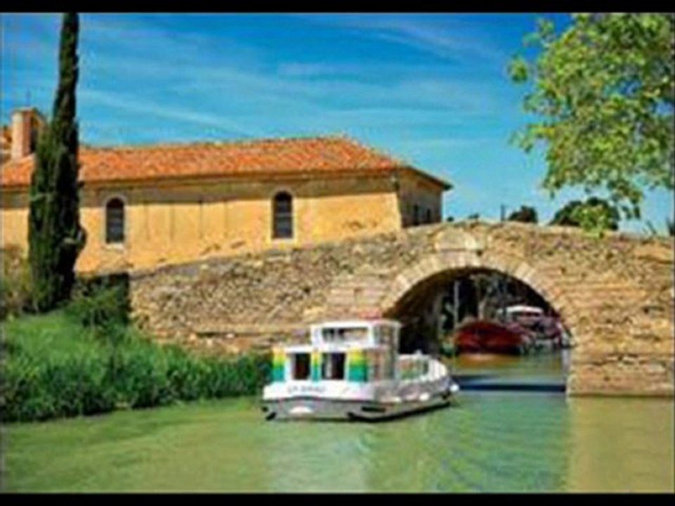 Canal du Midi in Houseboat - Fluvial Tour -