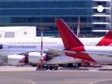 Qantas' shares nosedive on loss warning