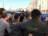 Police arrest Russian protesters