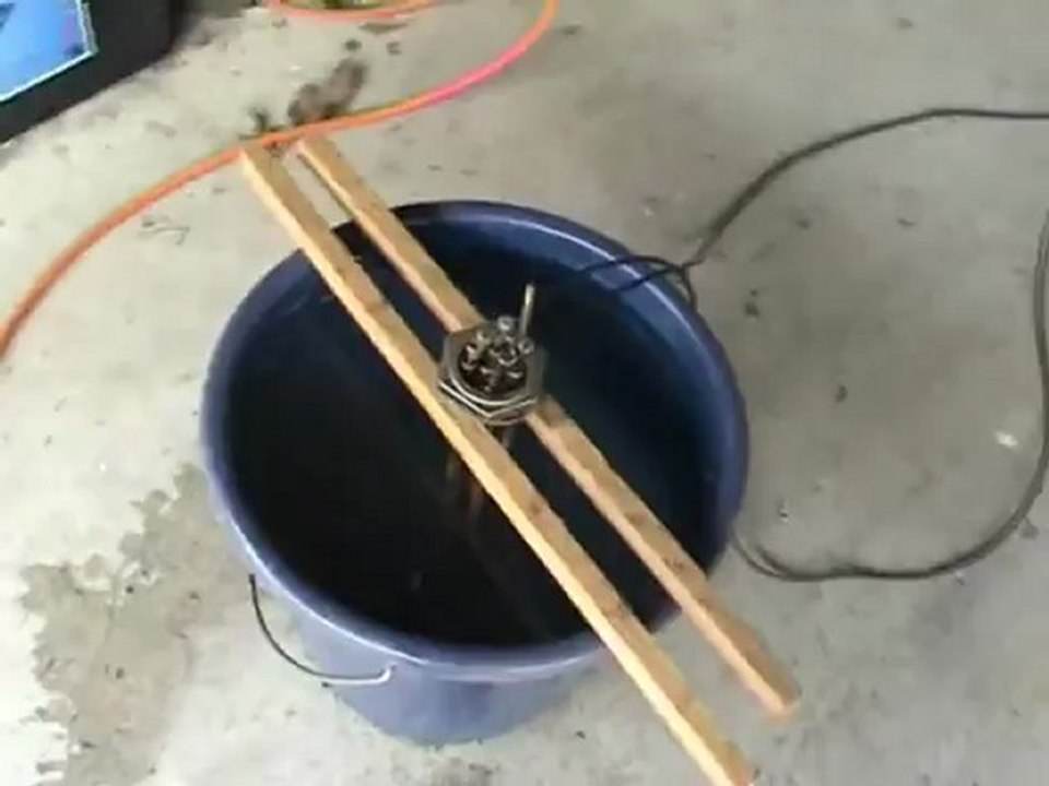 Capacitor explosion 100 µF 16 Volts