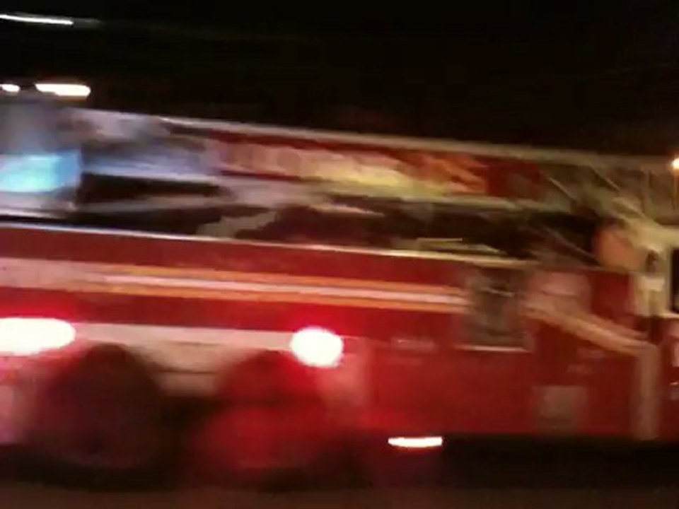 FDNY echelle  SUR Broadway  ( Manhattan )