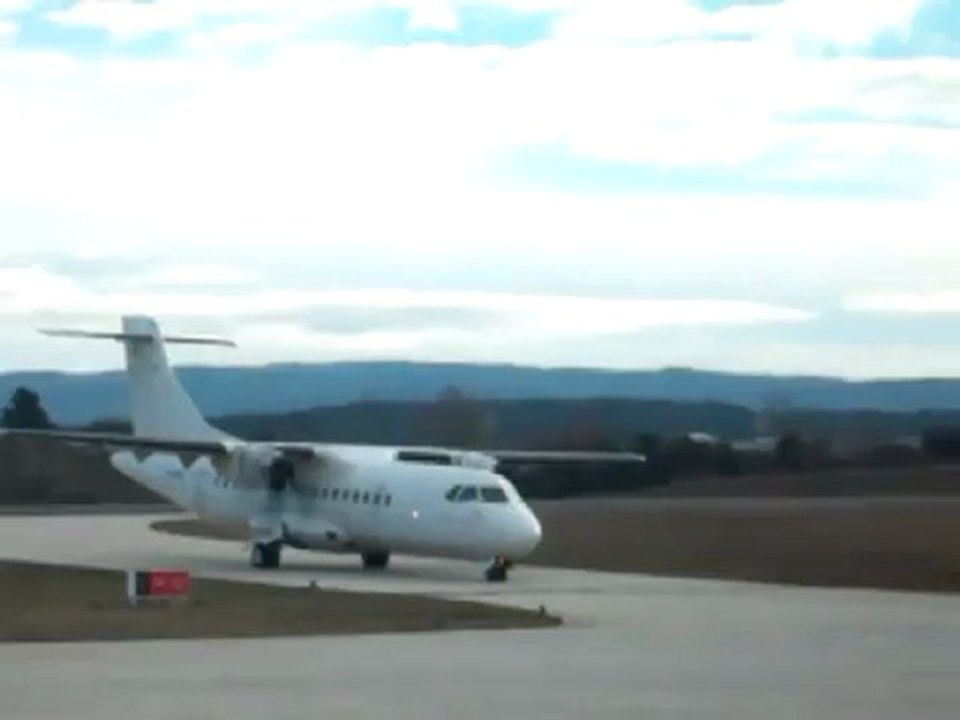 Atterrissage ATR 42-500 Airlinair F-GPYN à Castres