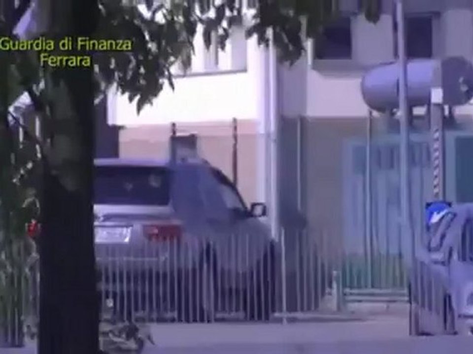 Ferrara - Frode fiscale, truffe e riciclaggio nel settore auto di lusso (01.06.12)