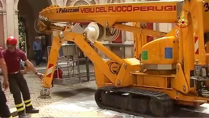 Ferrara - Terremoto - Posizionamento ragno palazzo consorzio bonifica (01.06.12)