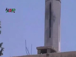 Video herunterladen: Syria فري برس ريف دمشق   حمورية   قصف مأذنة جامع الخولاني 2 6 2012 Damascus