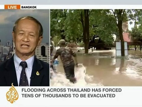 Thailand floods threaten Bangkok
