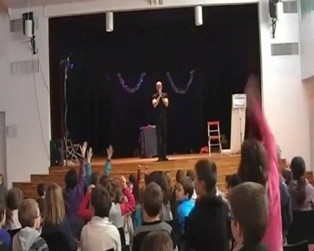 Magicien Bretagne, Finistere, Brest, Arbre de noel 2014, spectacle enfant Brest Finistere, clown magicien Brest 29