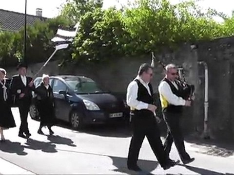 SAINT JEAN LES DEUX JUMEAUX avec nos amis de BREIZ 77 – MAI 2012