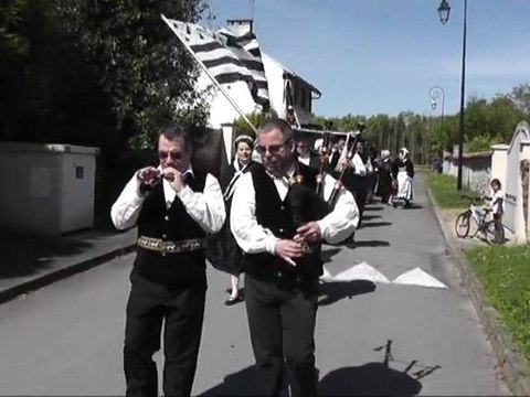 SAINT JEAN LES DEUX JUMEAUX avec nos amis de BREIZ 77 – MAI 2012