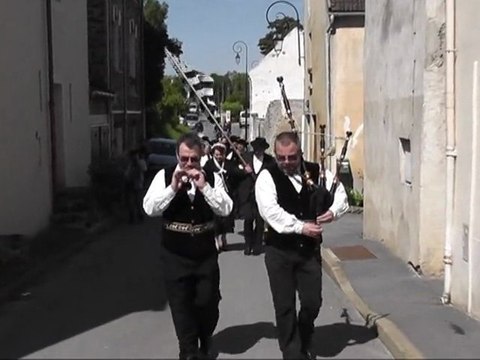 SAINT JEAN LES DEUX JUMEAUX avec nos amis de BREIZ 77 – MAI 2012