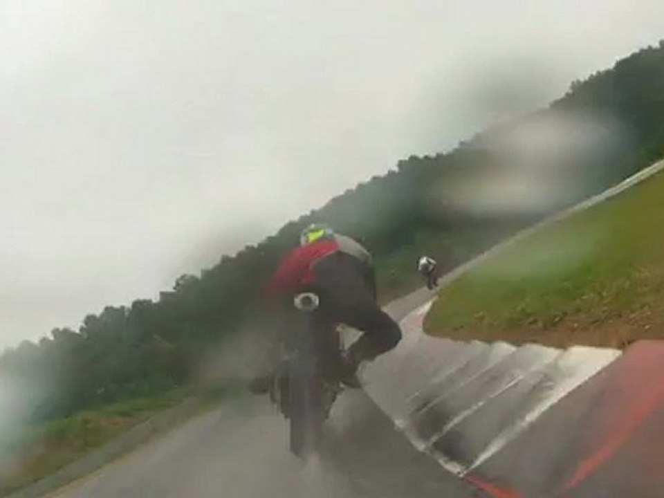 pole mecanique 03-06-12 en mode debutant sous la pluie sans pneux pluie bien sur ...