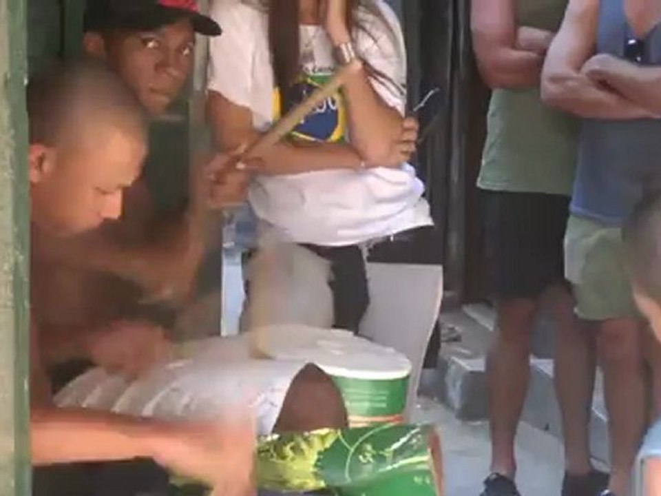 BRESIL- Rio de Janeiro: La favela en musique