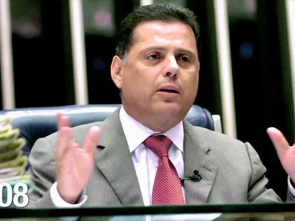 Perillo: o perigo mora na mansão