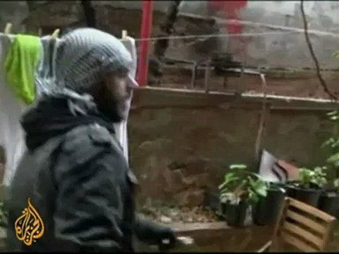 Syrian tanks pull back from rebel town