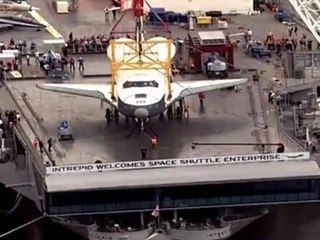 Shuttle docks at New York museum