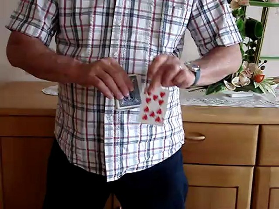 LA CARTE A TRAVERS LA MAIN