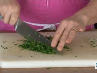 Comment ciseler les herbes aromatiques ?