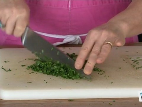 Comment ciseler les herbes aromatiques ?