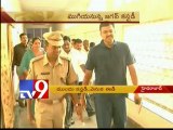 Y.S.Jagan caught between JD and ED