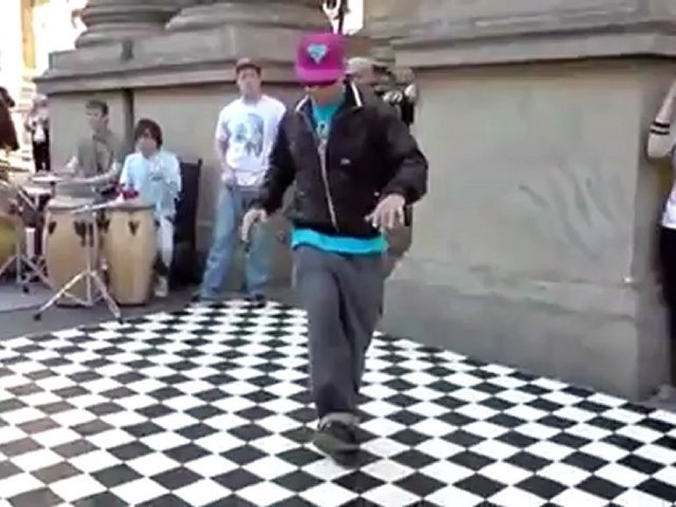 Bboy Salah Body Poppin'