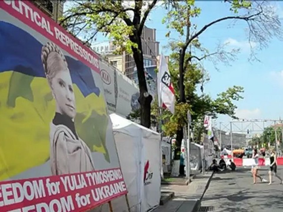 Tymoshenko's supporters man tent camp near Kiev's Euro fan zone