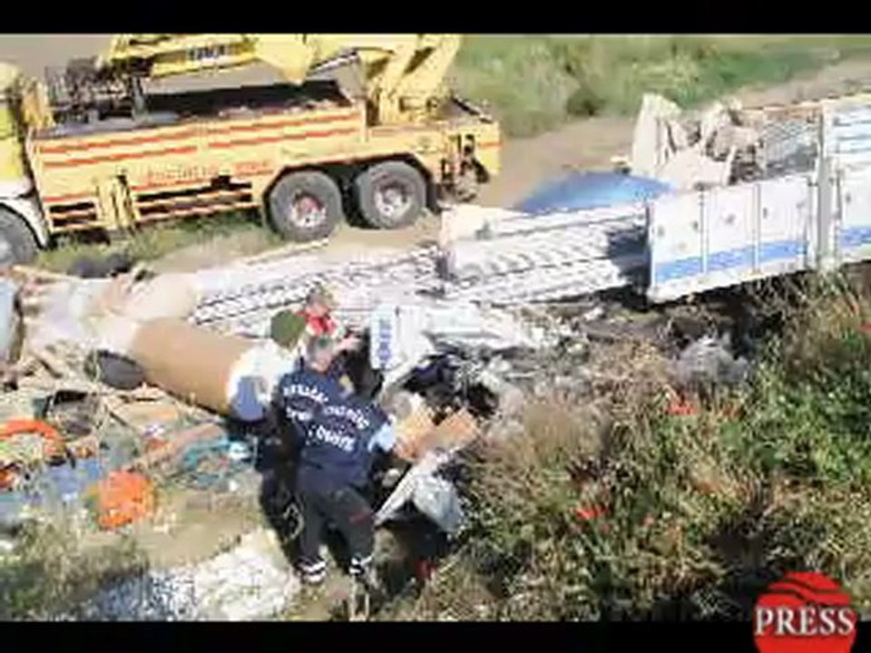 Kamyon Uçtu 1 Kişi Öldü, 1 Kişi Ağır Yaralandı