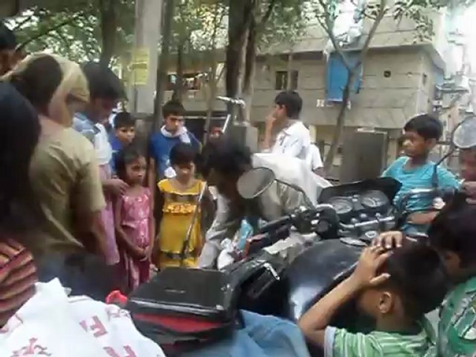 Open air Gospel preaching by Evangelist Hemant & daughter Glory Daniels