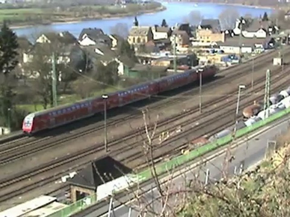 Bahnhofsbetrieb in Linz am Rhein mit BR143 und BR425