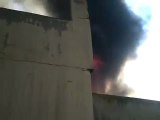 Syria فري برس حمص الحميدية إحتراق بعض البيوت جراء القصف الصاروخي  7 6 2012 Homs